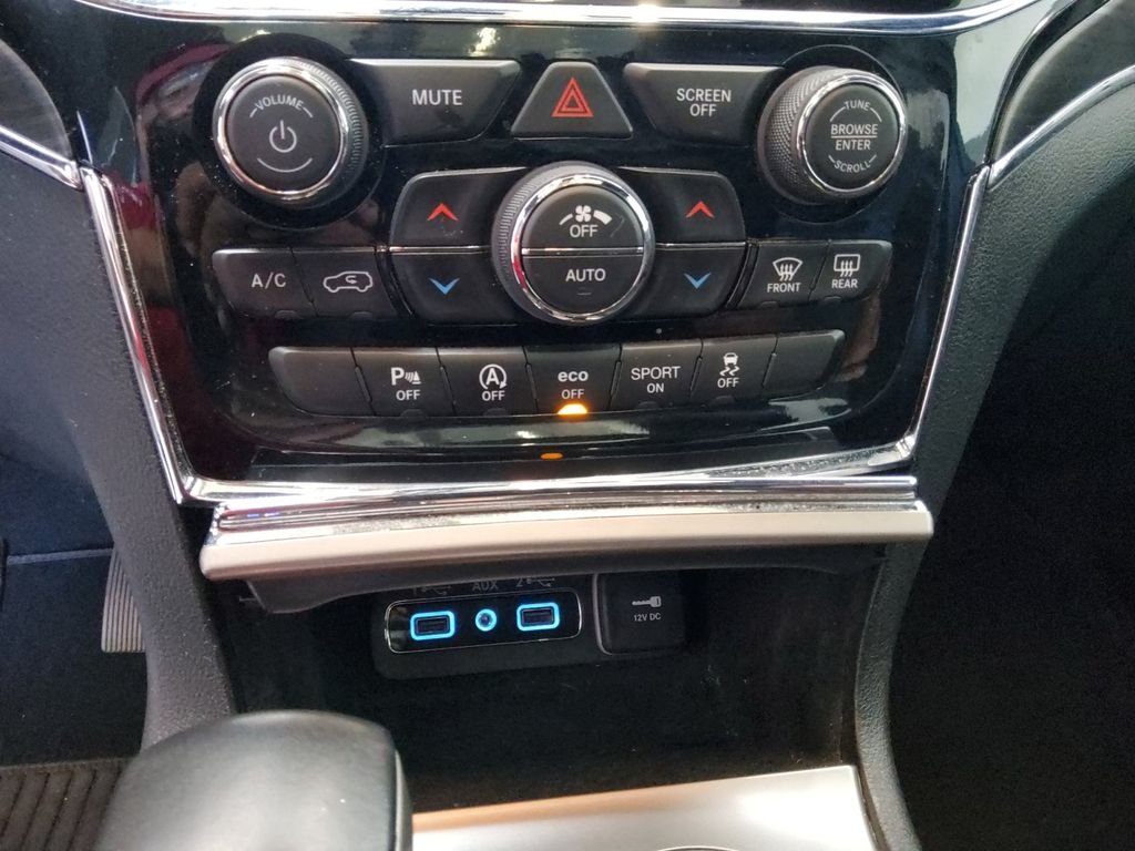 Used 2019 White Jeep Limited image 29