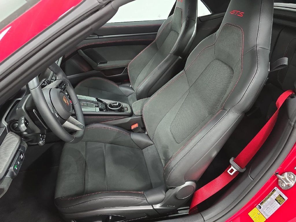 Used 2025  Porsche Carrera GTS Cabriolet image 5
