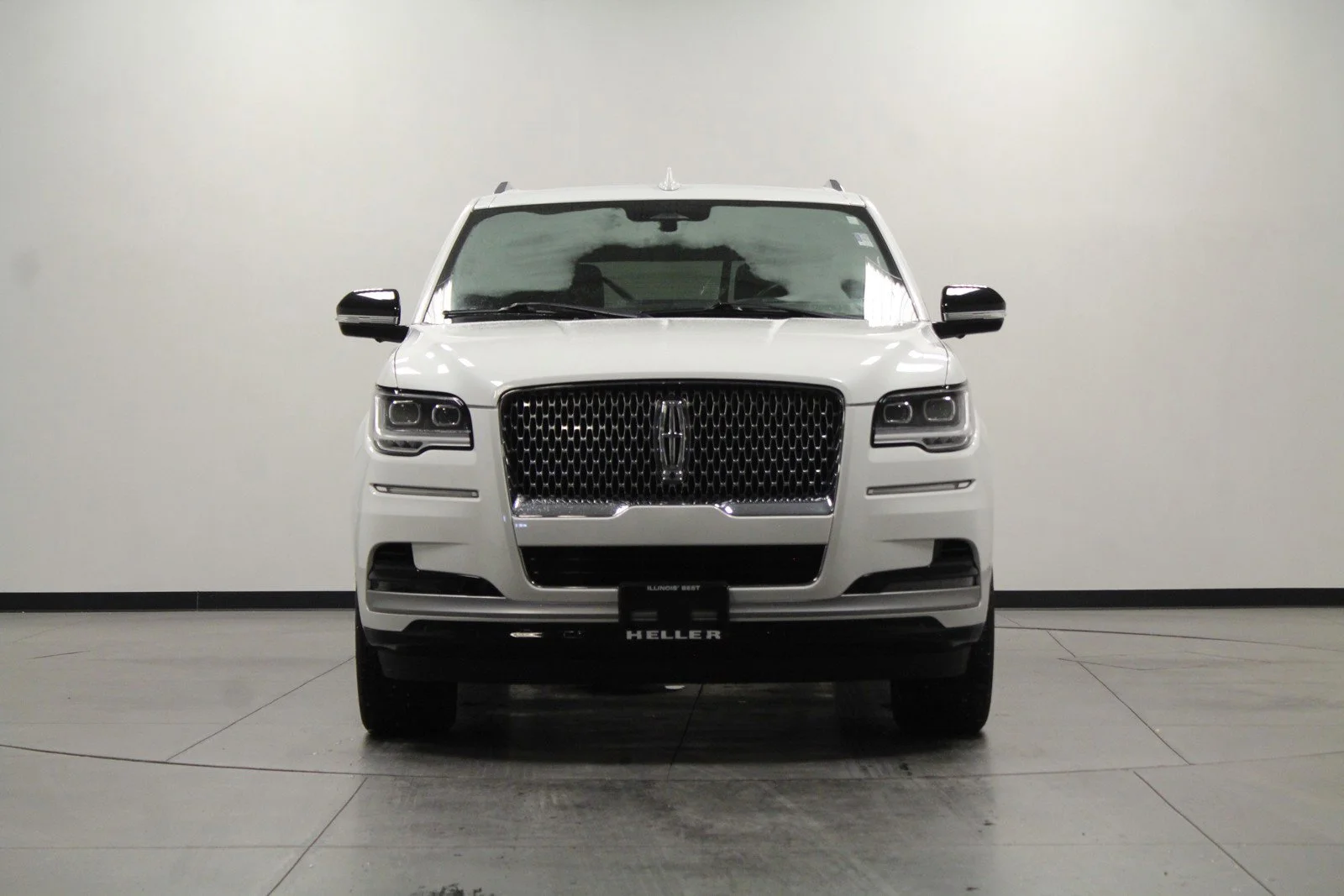 Used 2022 Pristine White Metallic Tri-Coat Lincoln Reserve image 9