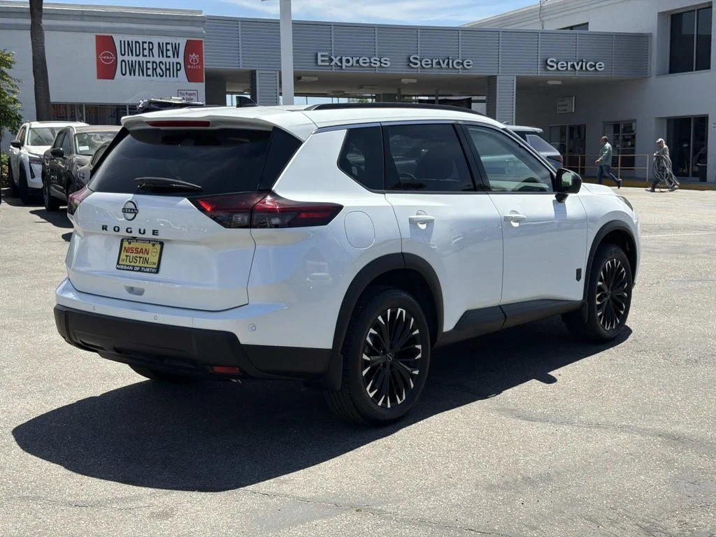 New 2026 Everest White Pearl Tricoat Nissan Dark Armor image 7