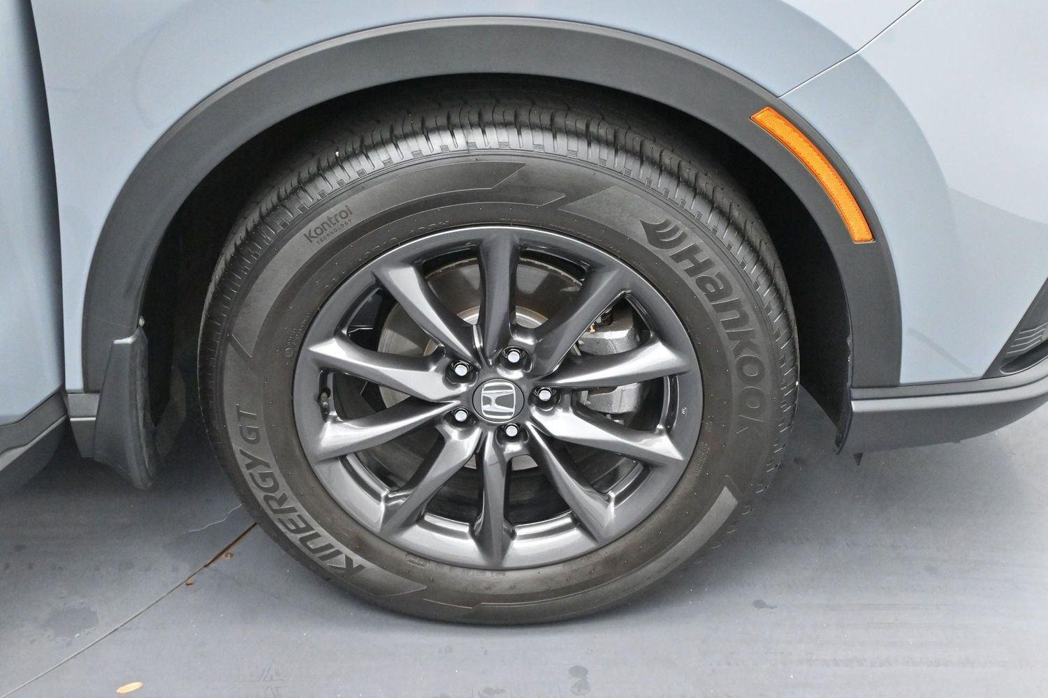 Used 2025 Gray Chrysler Select image 32