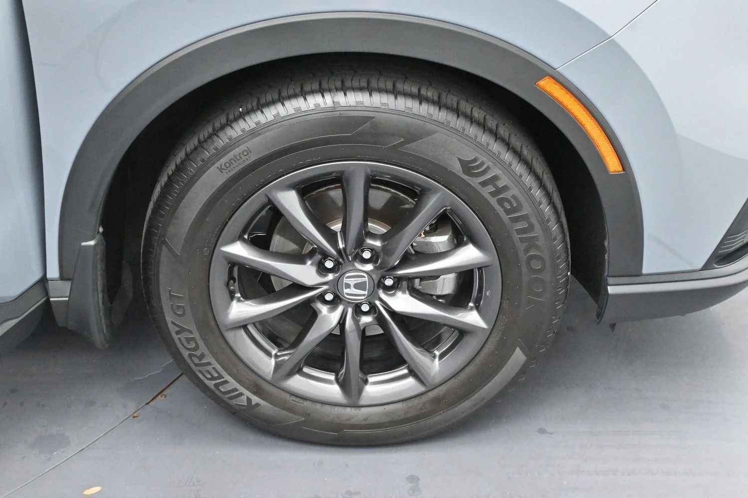 Used 2025 Gray Chrysler Select image 32