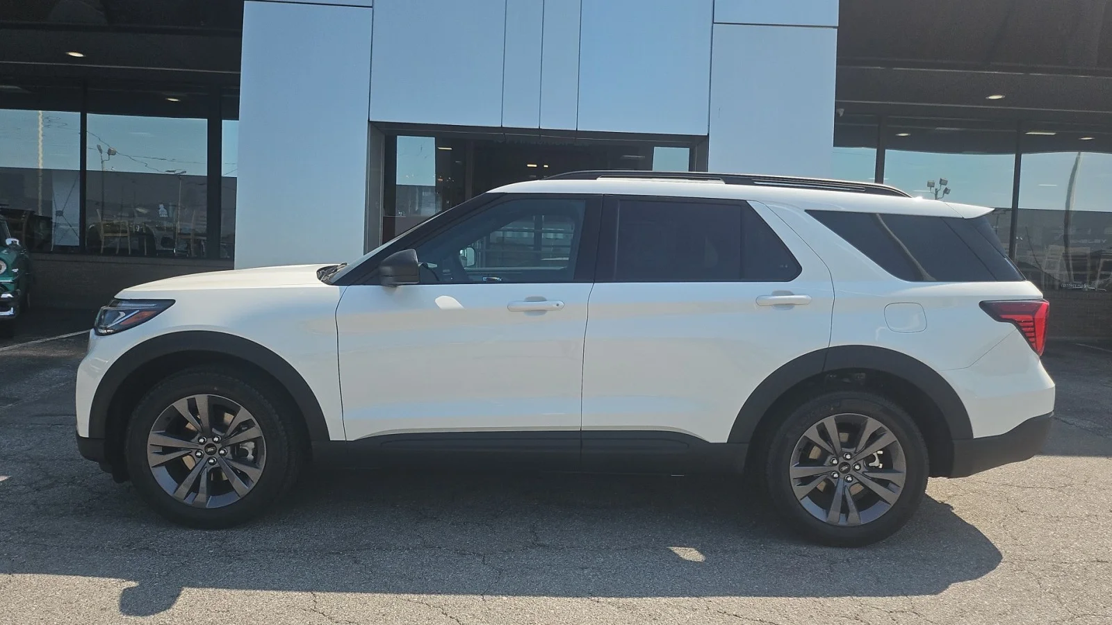 New 2027 Star White Metallic Tri-Coat Ford Active 4WD image 2
