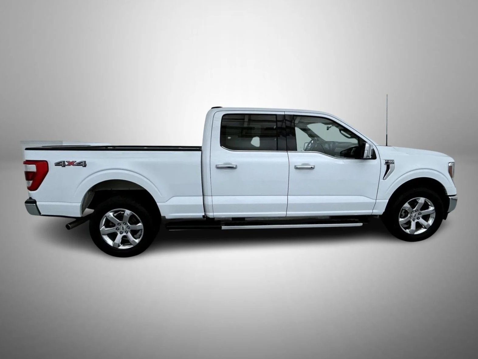 Used 2022 White Ford Lariat image 4