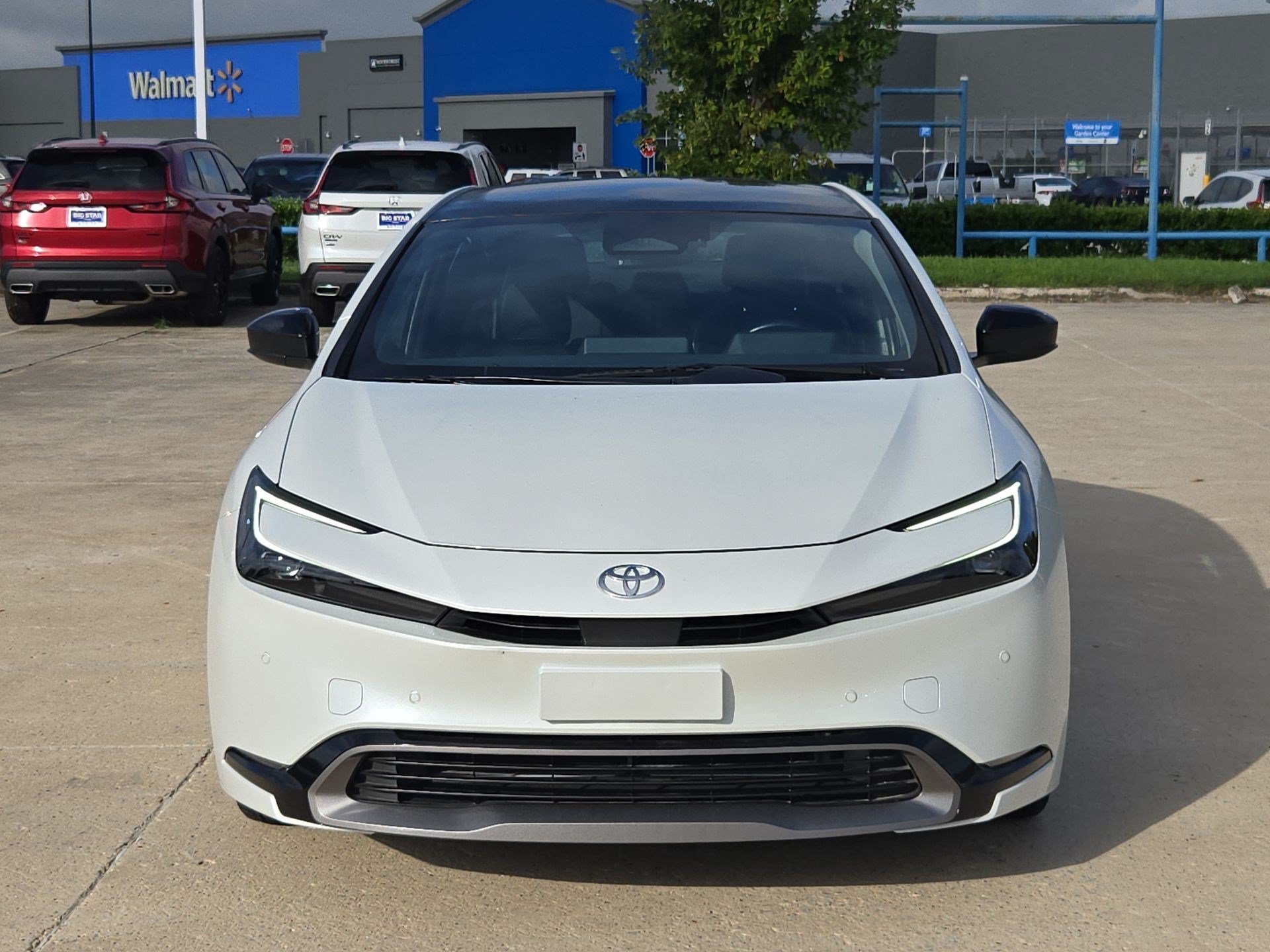 Used 2024 Pearl Toyota XLE image 9