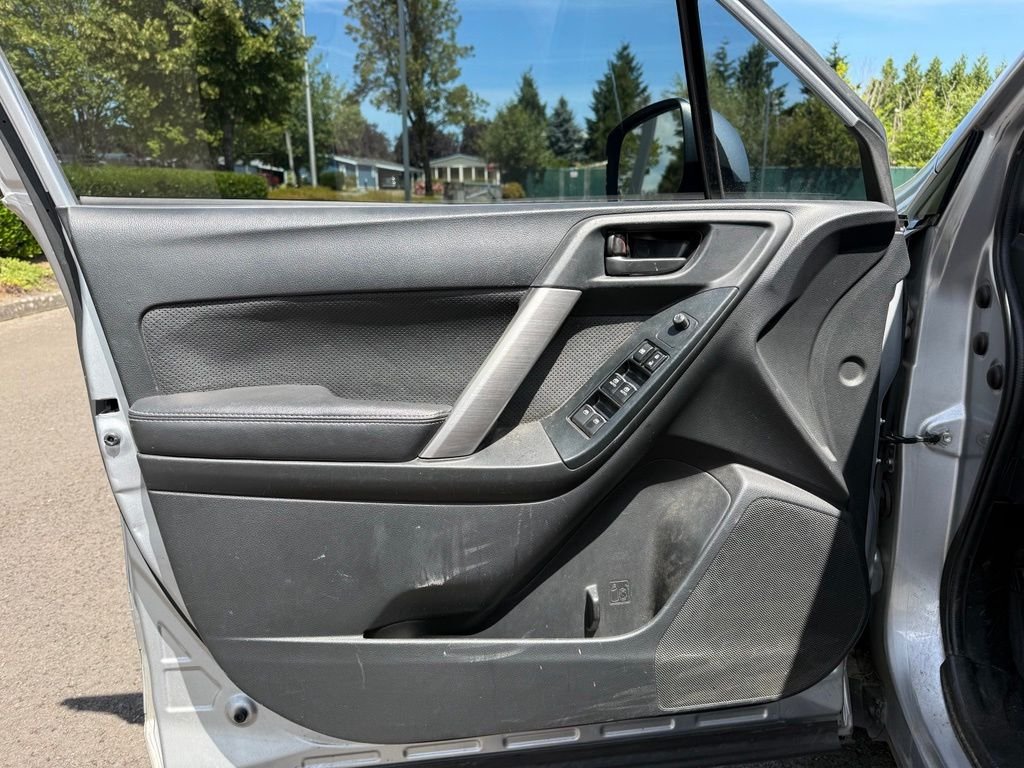 Used 2018 Ice Silver Metallic Subaru 2.5i Premium image 17