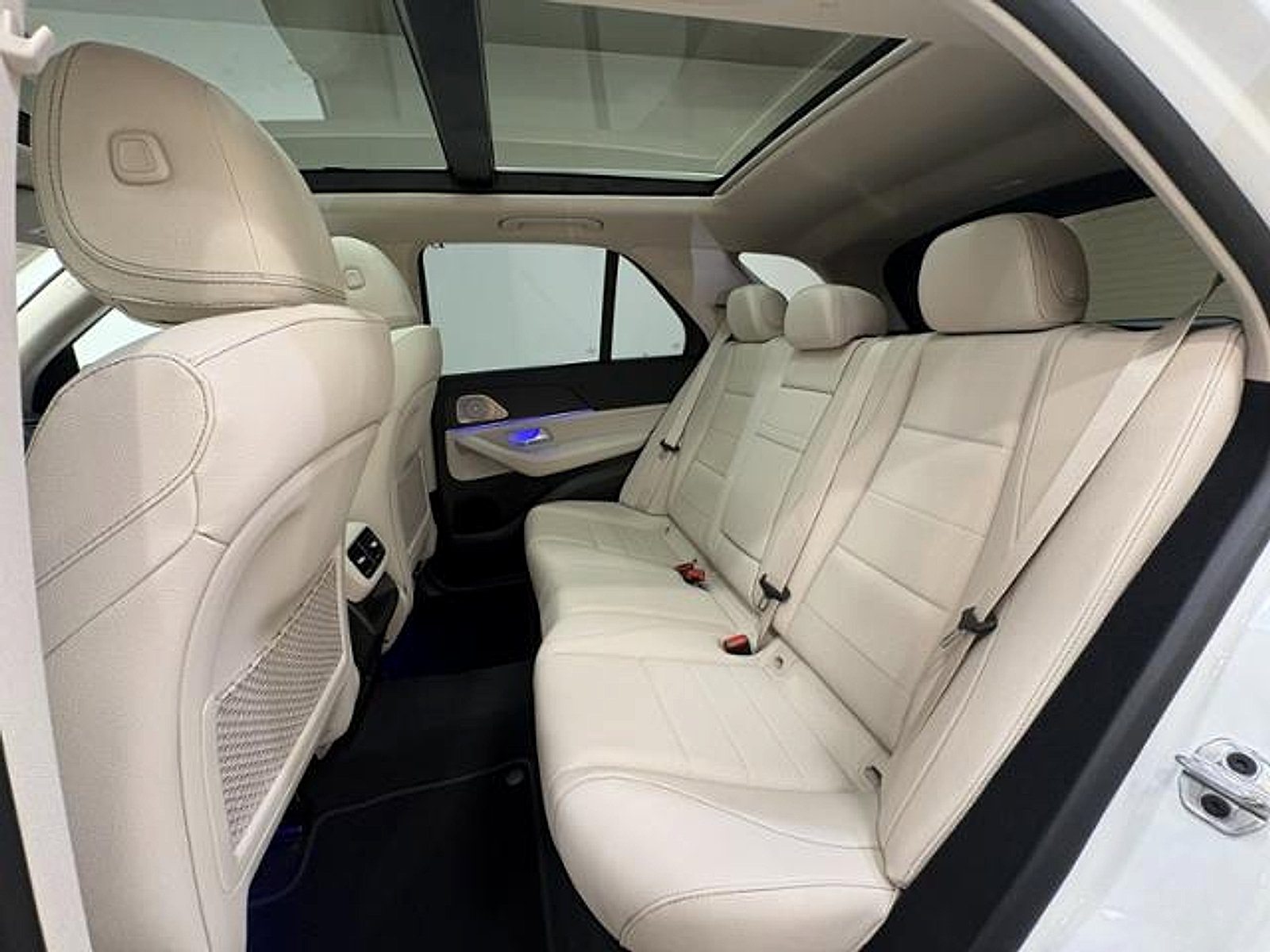 New 2026 MANUFAKTUR Moonlight White Metallic Mercedes-Benz  image 23