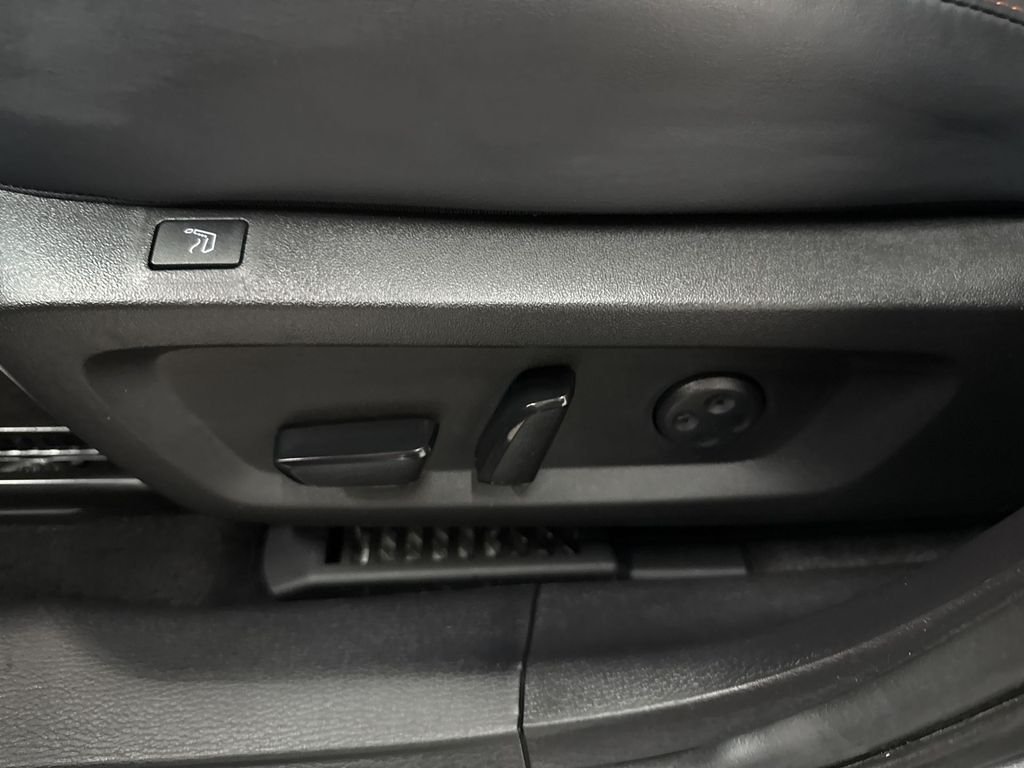 Used 2024  Mitsubishi SEL image 13