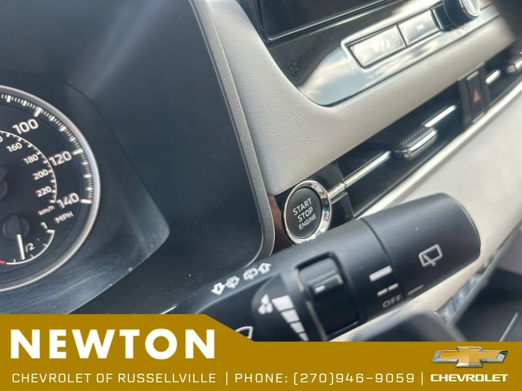 Used 2025  Mitsubishi SE image 17