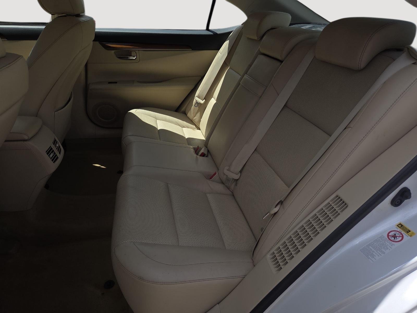 Used 2013 Starfire Pearl Lexus Hybrid image 7