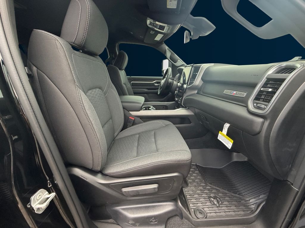 New 2026 Diamond Black Crystal Pearl-Coat Exterior Paint RAM Big Horn/Lone Star image 17