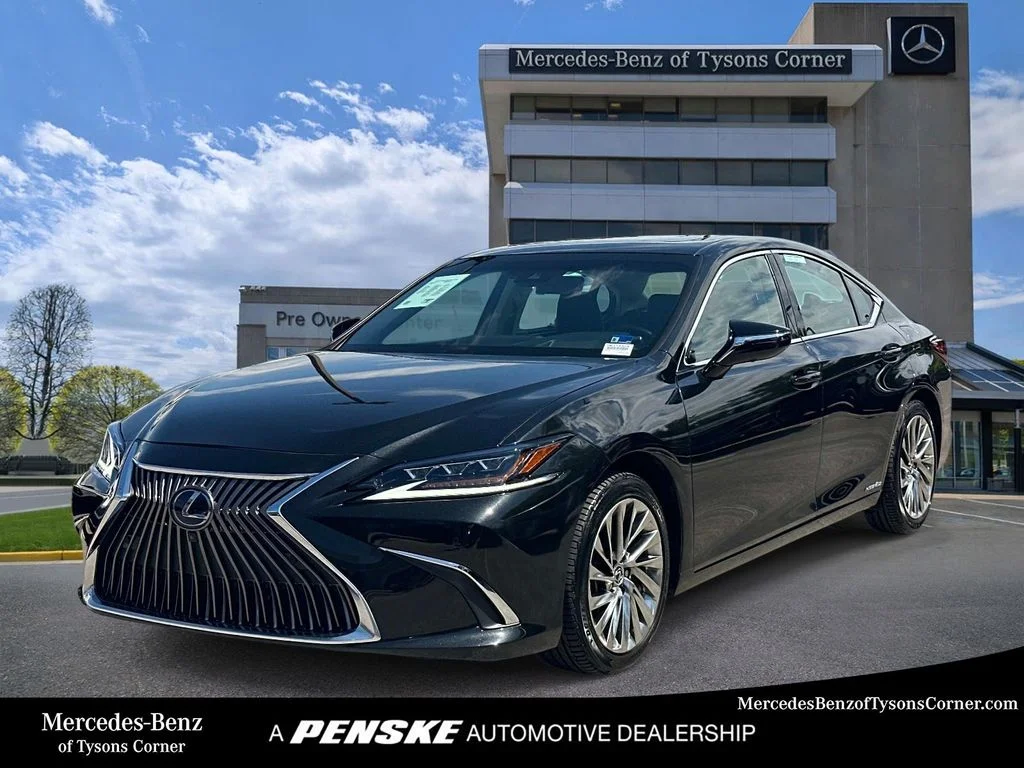 2021 Lexus ES 300h 300h Ultra Luxury's photo