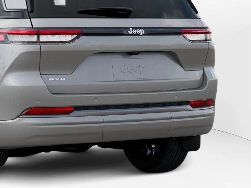 New 2026 Silver Zynith Exterior Paint Jeep Limited Reserve image 15