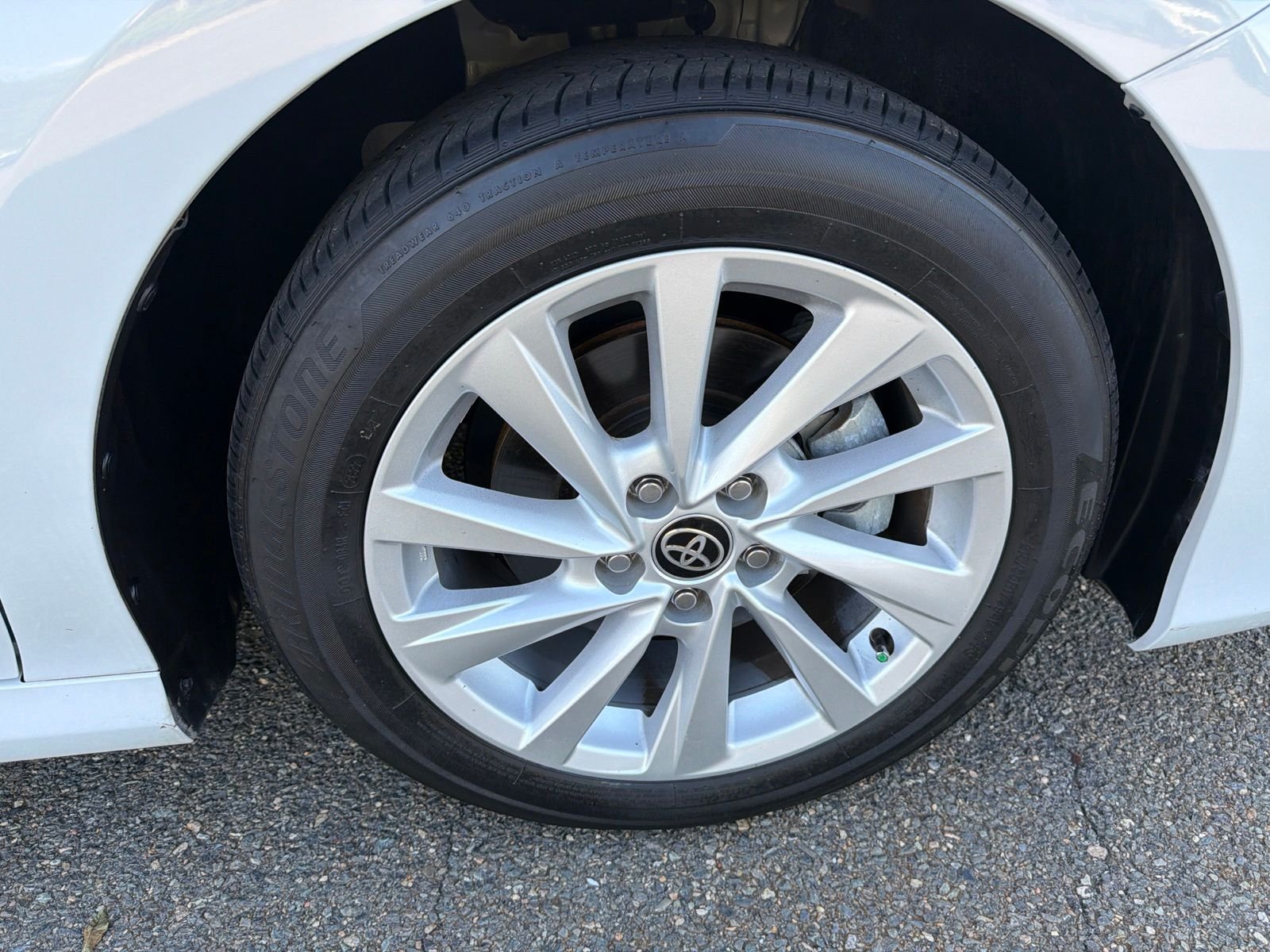 Used 2022 White Toyota LE image 20