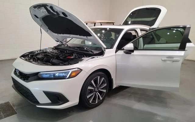 Used 2023 Silver Honda EX-L image 8