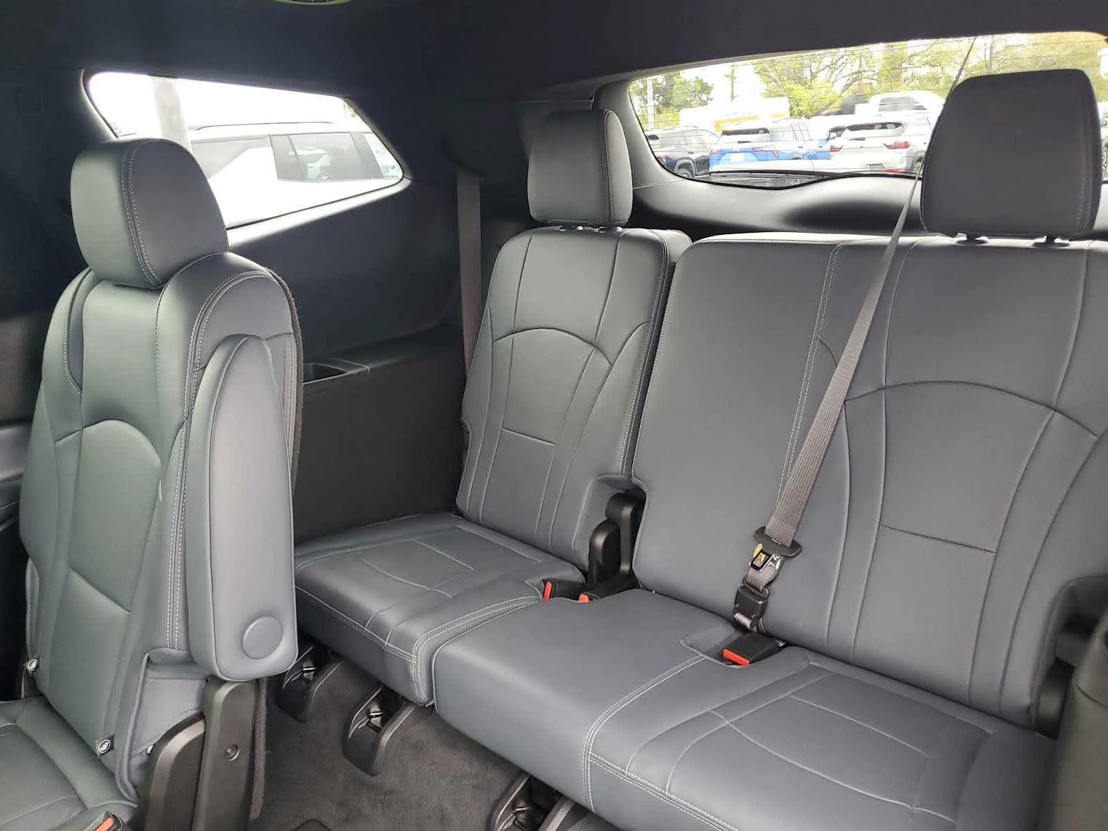 Used 2023 Ebony Twilight Metallic Buick Essence image 13