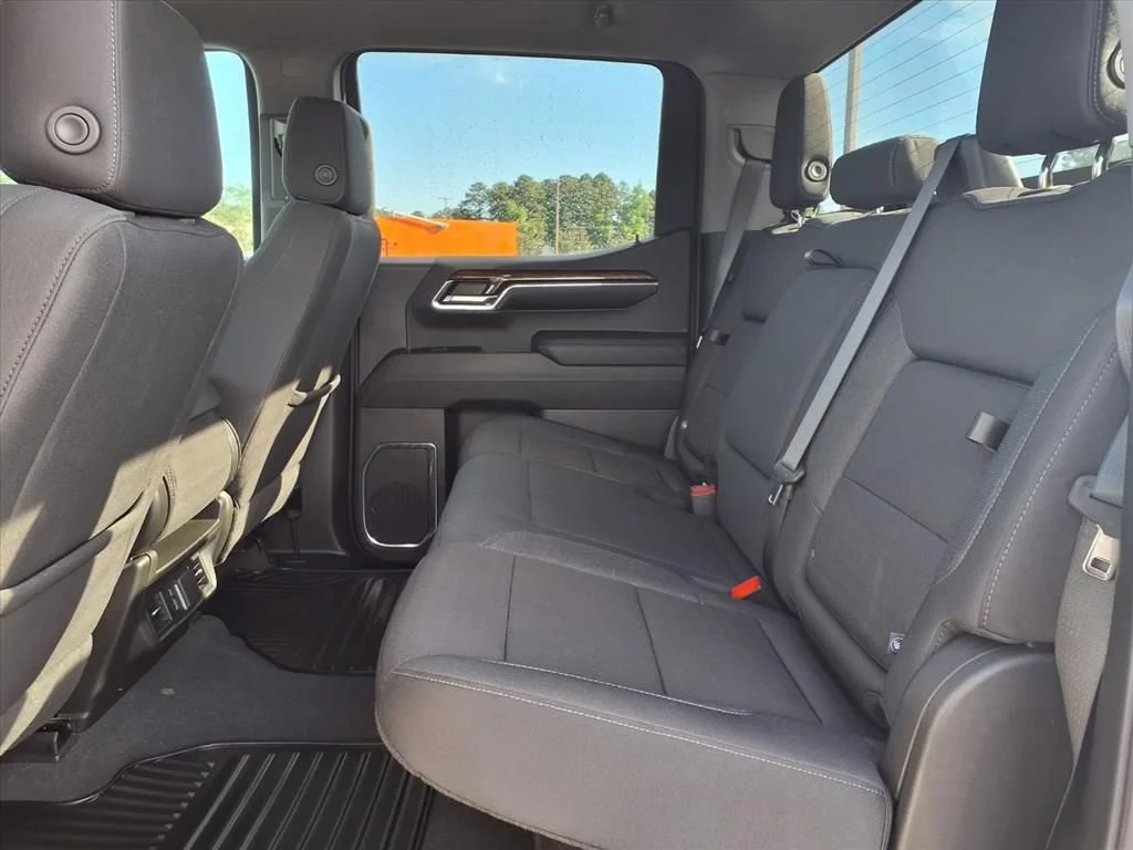 Used 2024 Summit White GMC Elevation image 22