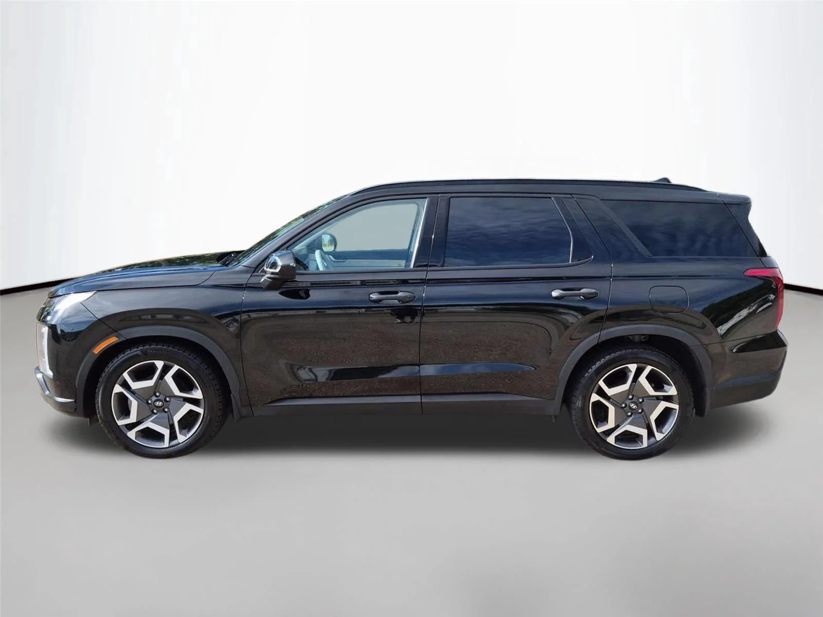 Used 2024 Abyss Black Pearl Hyundai Limited image 2
