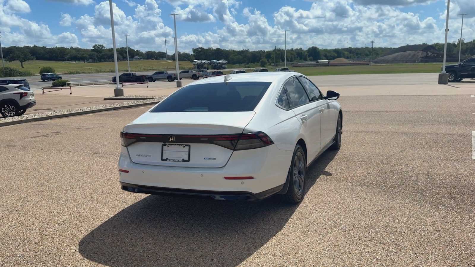 Used 2023 Platinum White Pearl Honda EX-L image 8