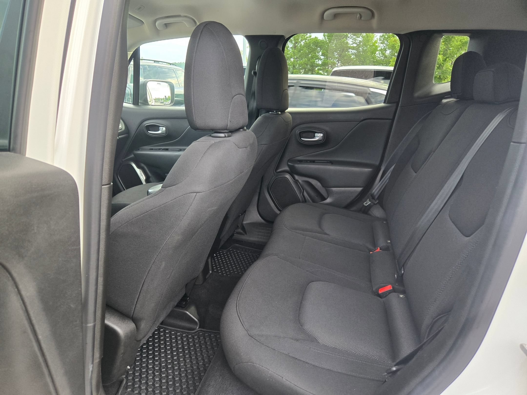 Used 2023 Alpine White Clearcoat Jeep Latitude image 36