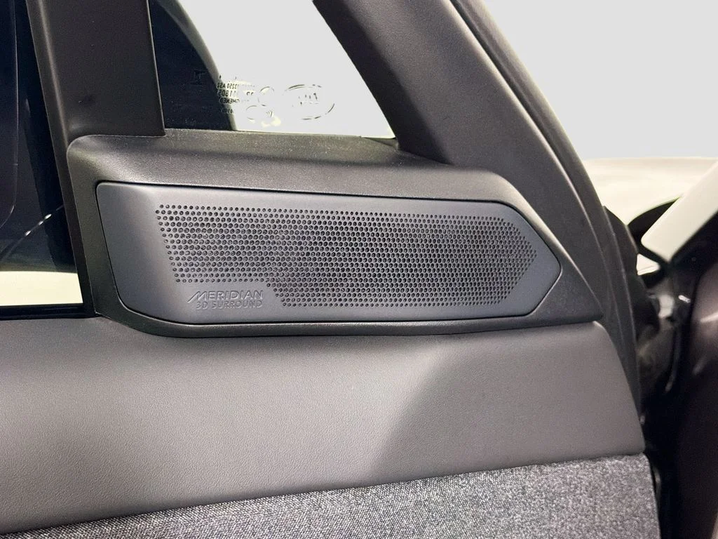 Used 2024  Land Rover Dynamic SE image 19