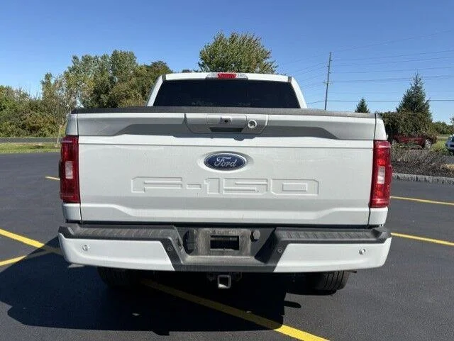 Used 2023 Avalanche Gray Ford XLT image 12