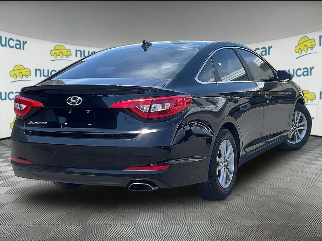 Used 2017 Black Hyundai SE image 6