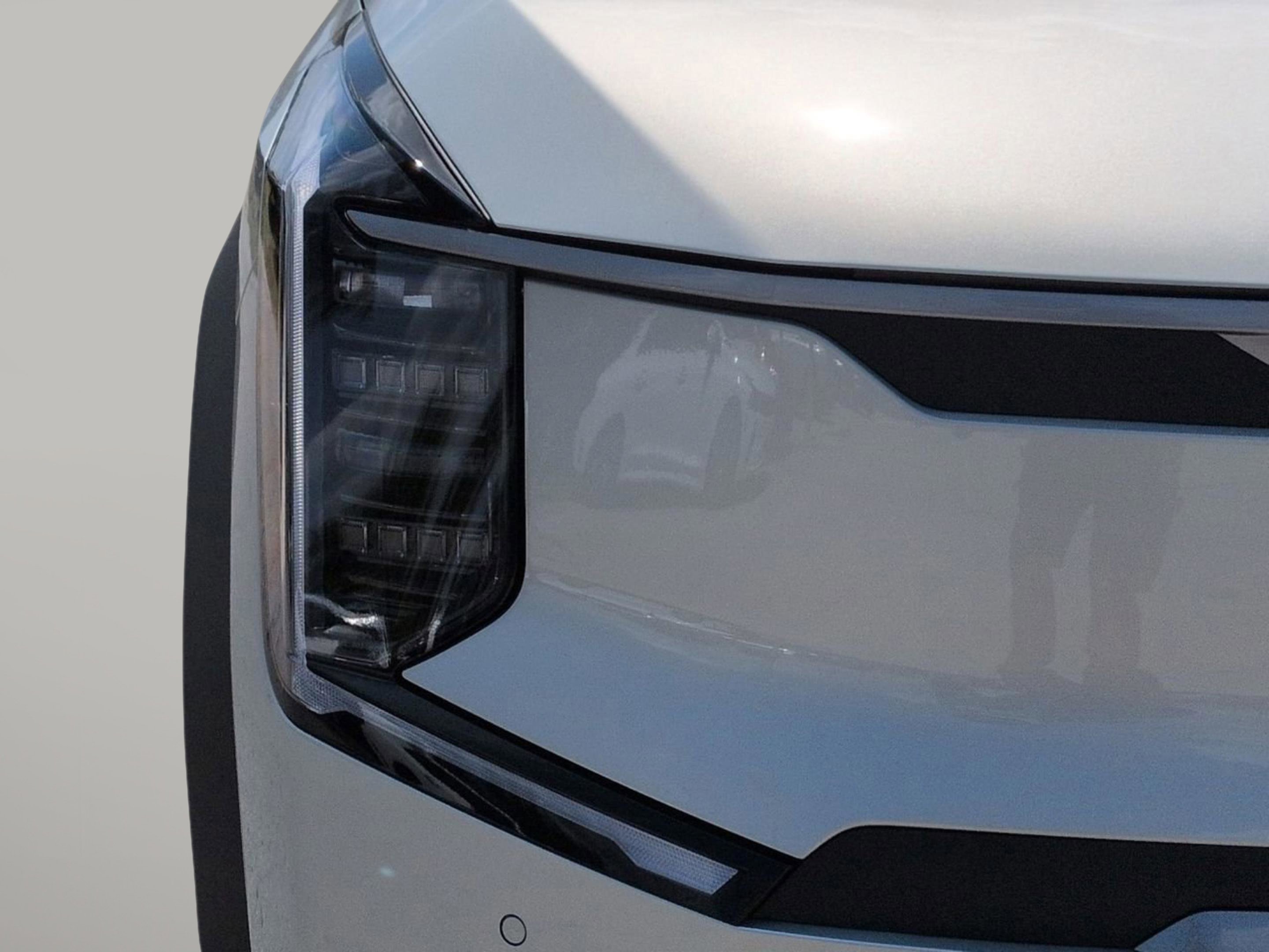 New 2026 Ivory Silver Kia Light Long Range image 34