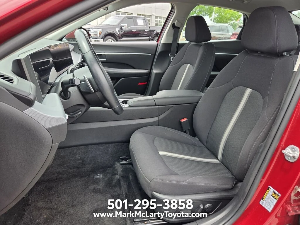 Used 2025 Red Hyundai SEL image 9