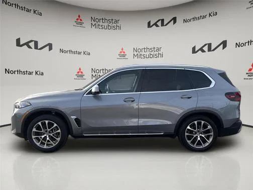Used 2024 Gray BMW xDrive40i image 2