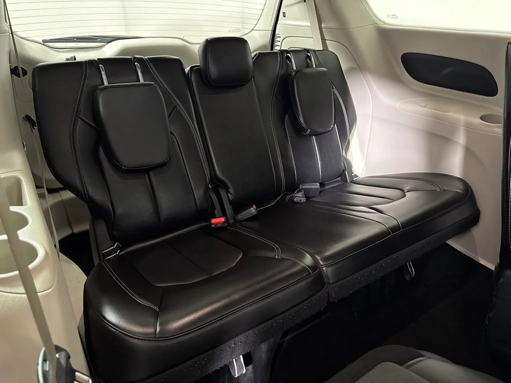 Used 2023 Black Chrysler Touring L image 16