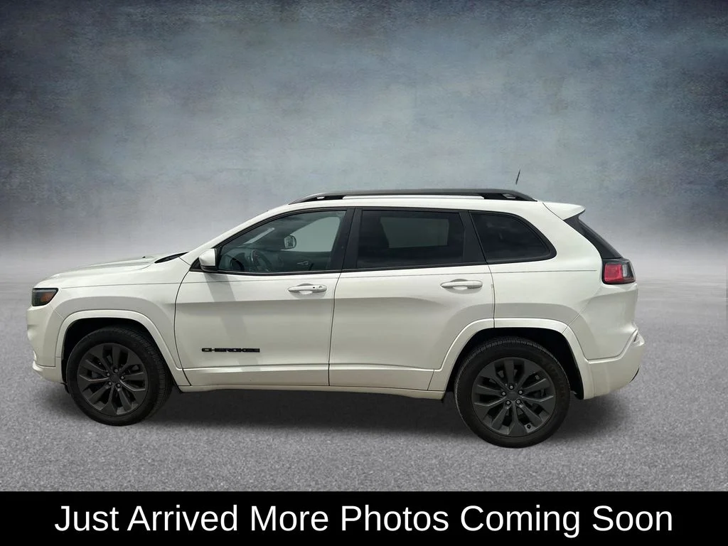 Used 2019 White Jeep Limited image 3