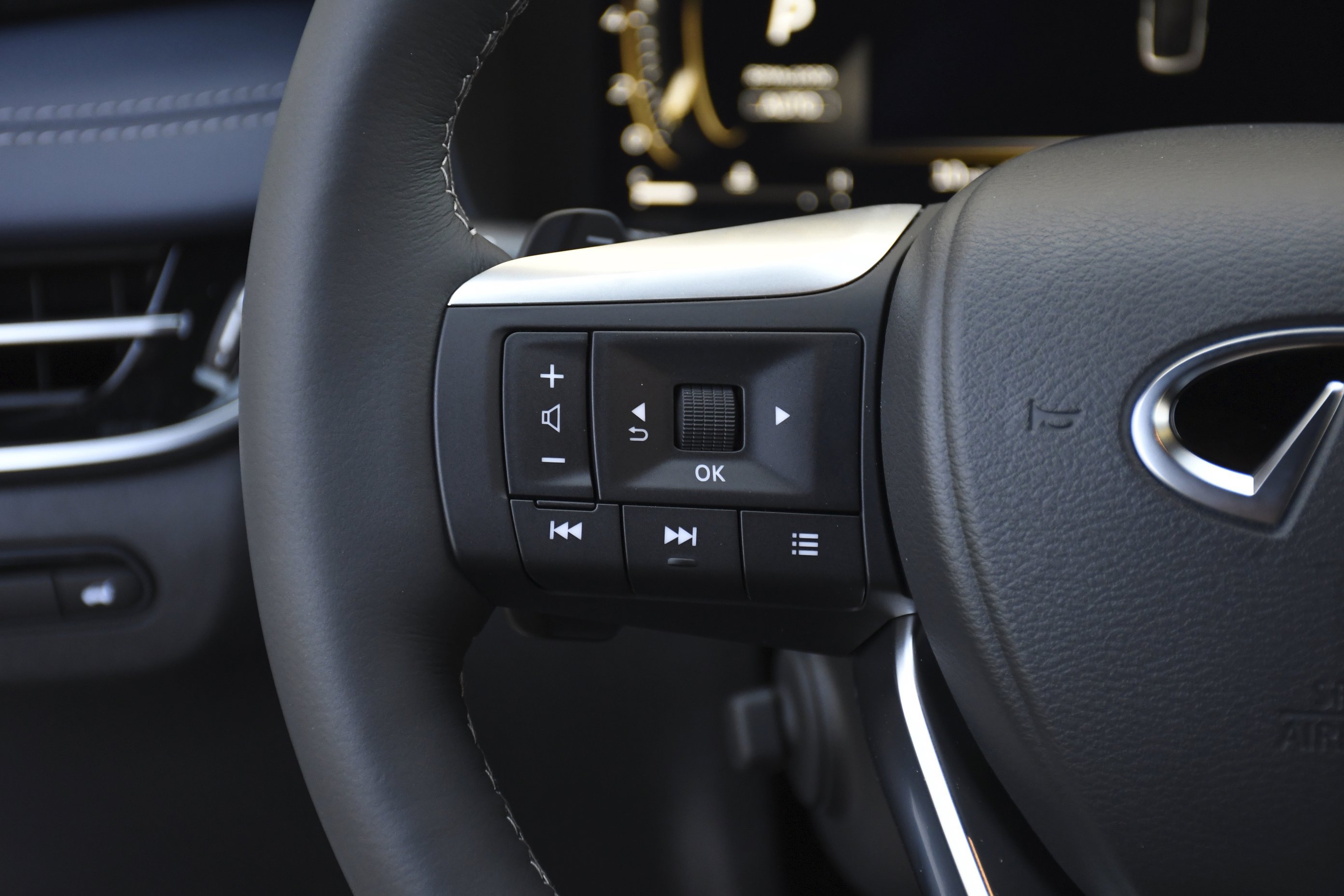 New 2026 RADIANT WHITE INFINITI Sport AWD image 8