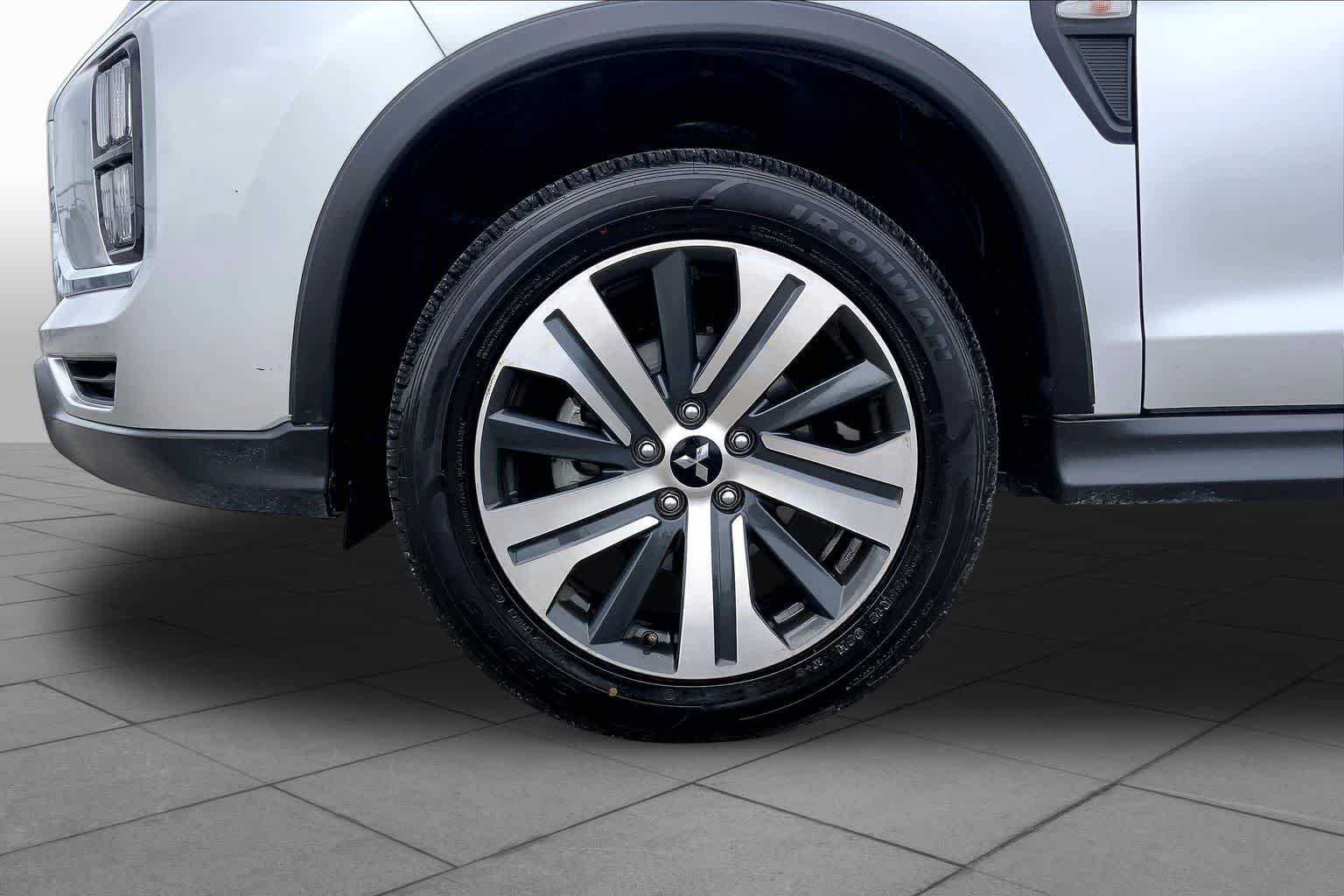 Used 2024 Alloy Silver Metallic Mitsubishi ES image 11