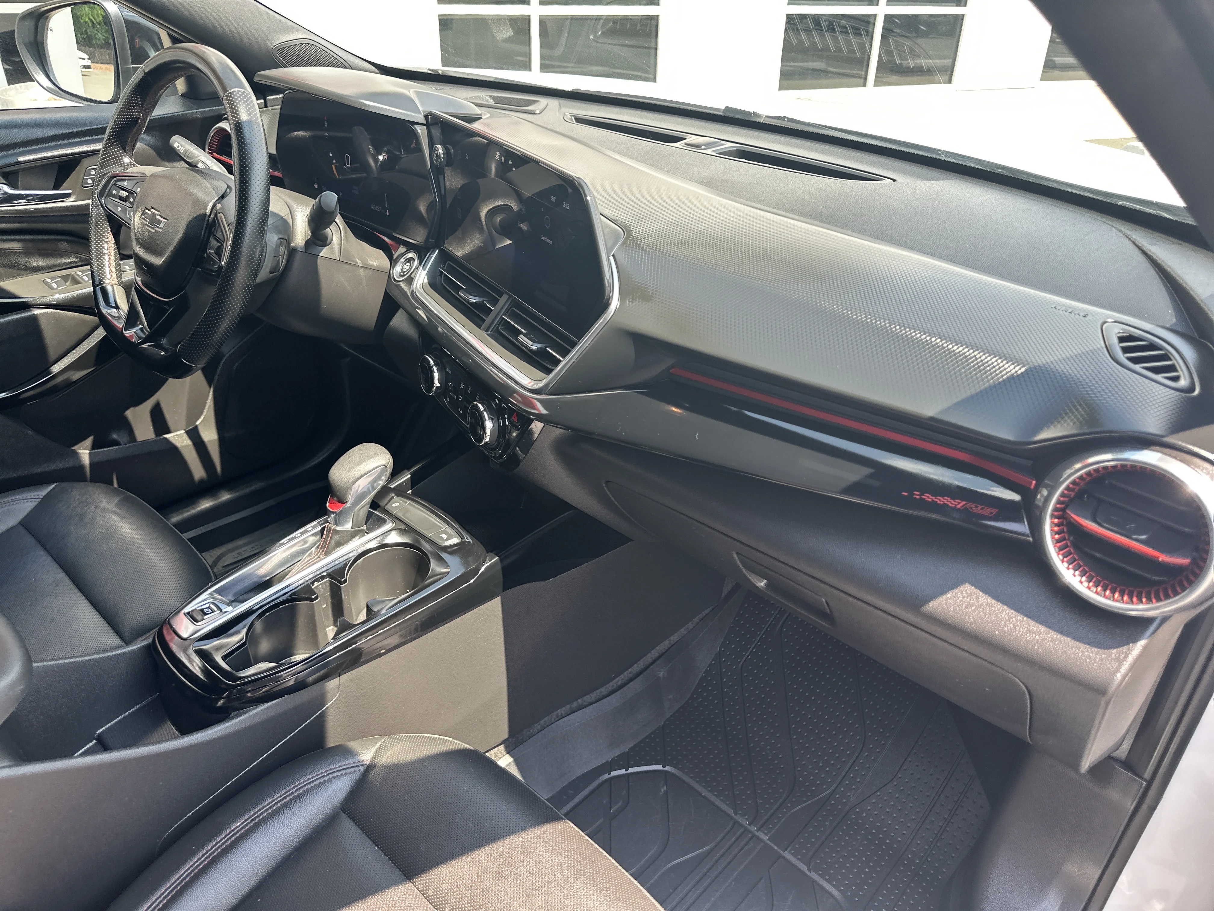 Used 2025 Summit White Chevrolet 2RS image 23