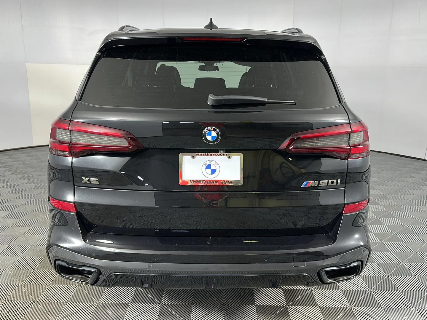 Used 2022 Black Sapphire Metallic BMW M50i image 28