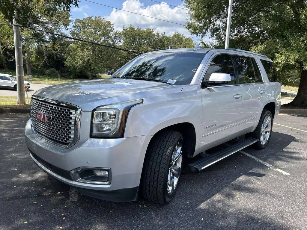 Used 2017 Silver GMC Denali image 5