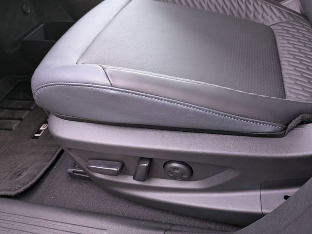 New 2026 Boulder Gray Pearl / Super Black Two-tone Nissan Platinum+ image 22