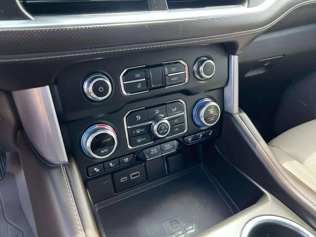 Used 2023 White Frost Tricoat GMC SLT image 13