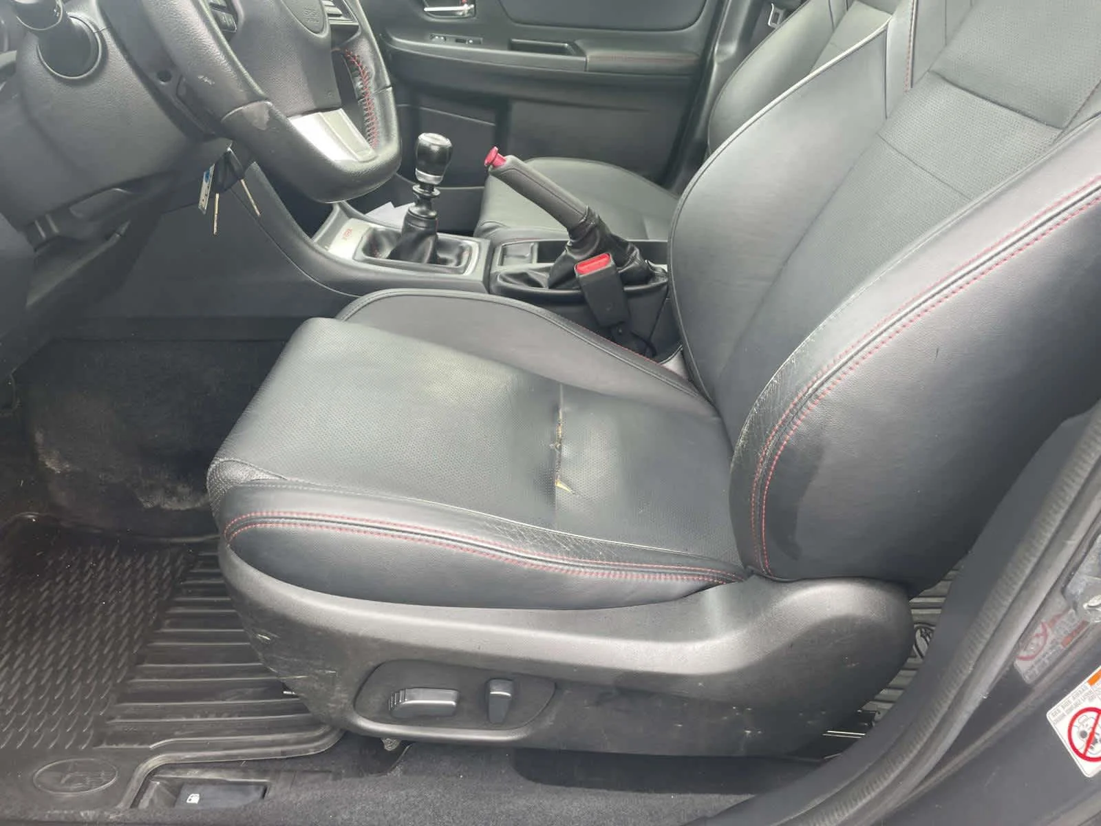 Used 2016 Dark Gray Metallic Subaru Limited image 15