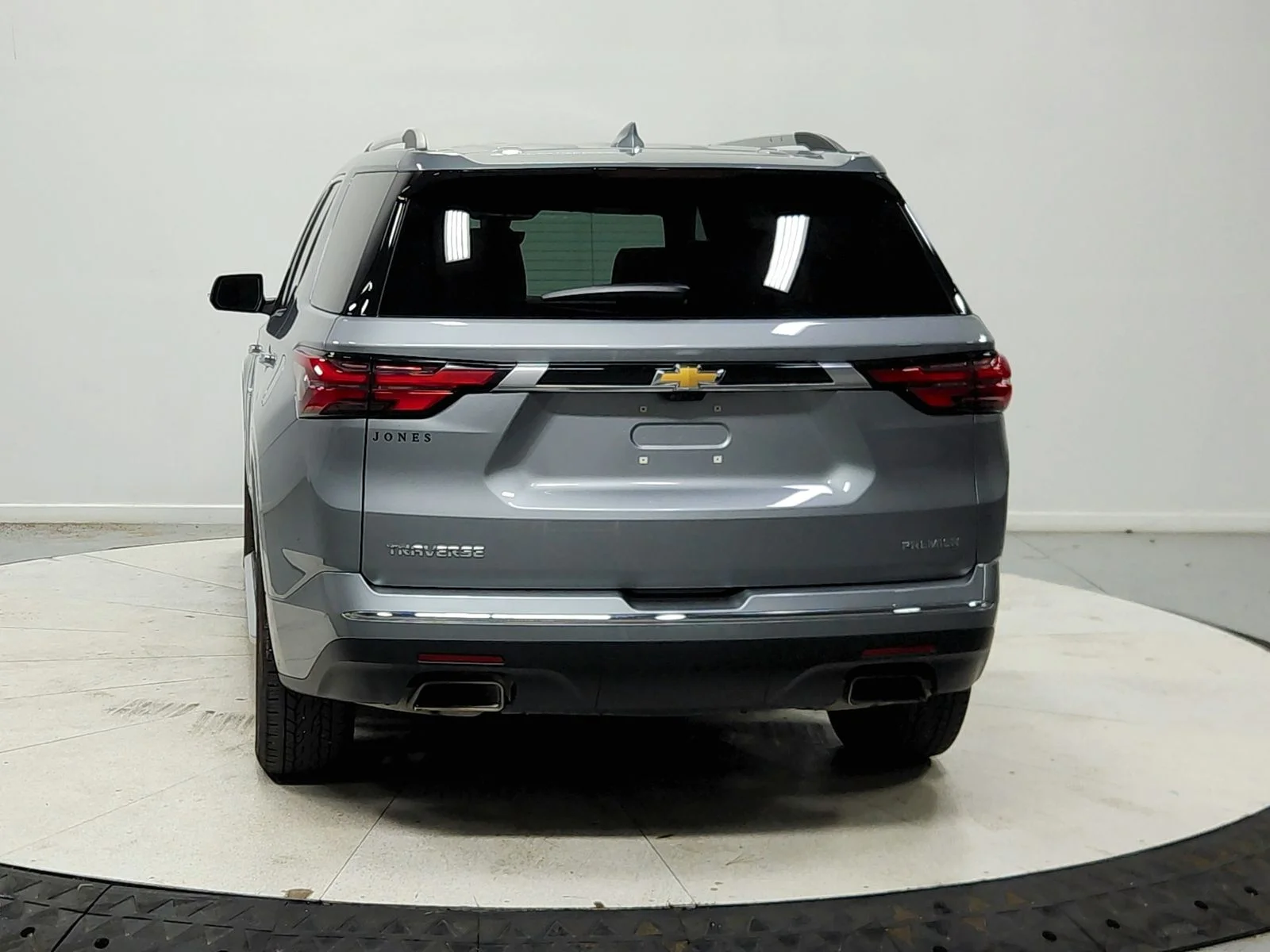 Used 2023 Gray Chevrolet Premier image 7
