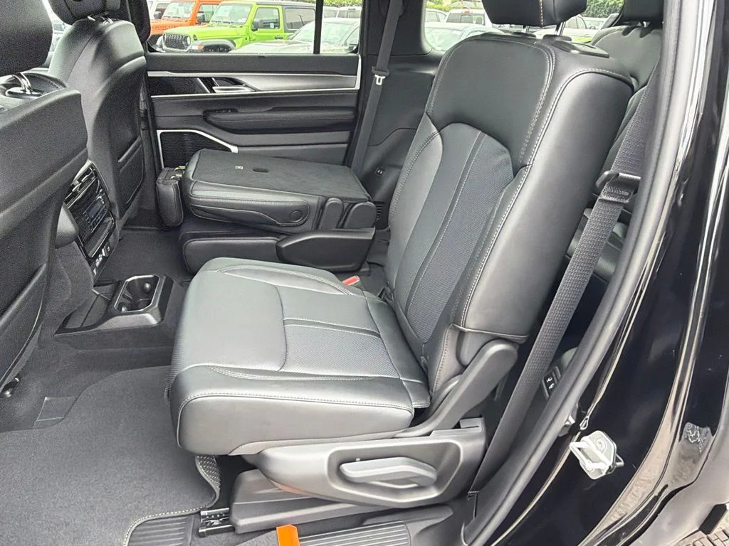 New 2026 High Gloss Black Exterior Paint Jeep Limited Reserve image 33