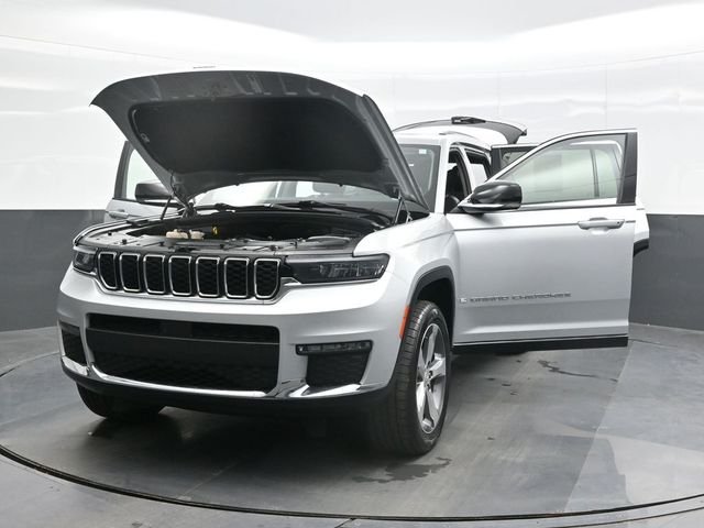 Used 2021 Silver Jeep Limited image 30