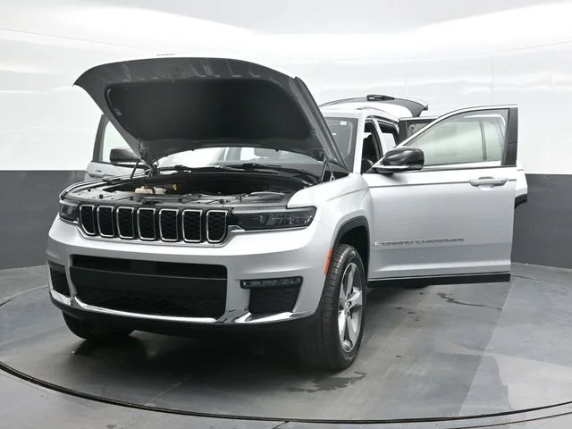 Used 2021 Silver Jeep Limited image 30