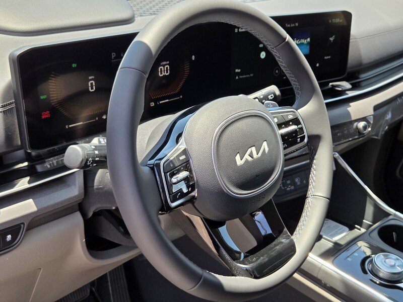 New 2026 Snow White Pearl Kia EX image 11