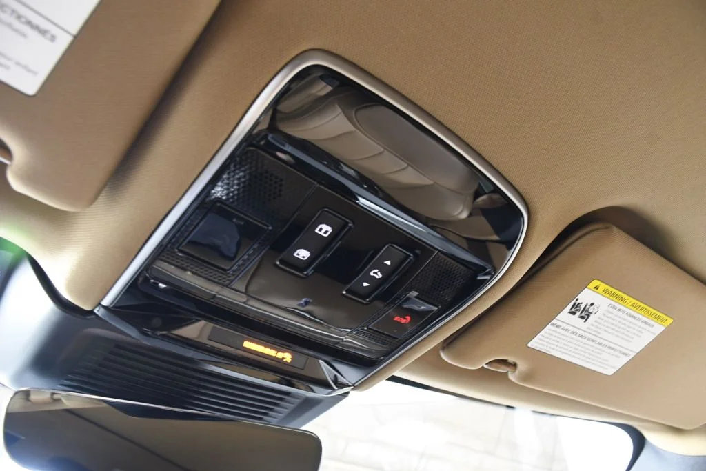 New 2026 Ostuni Pearl Wh Land Rover SE image 33