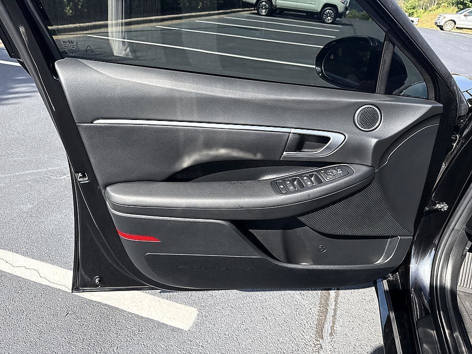 Used 2025 Abyss Black Hyundai SEL image 10
