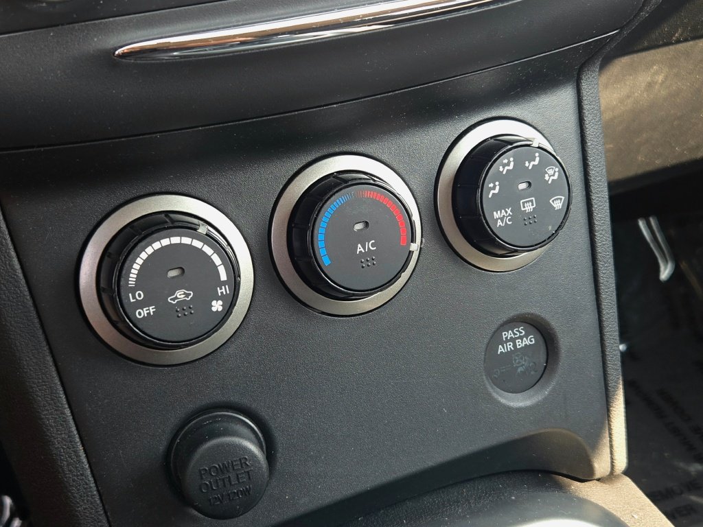 Used 2015 Blue Nissan S image 24