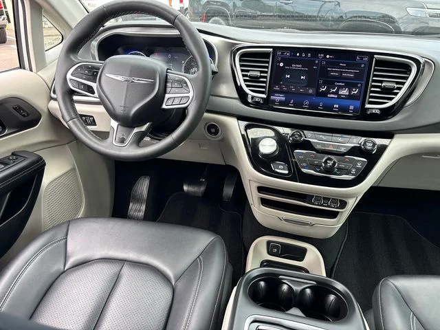 Used 2024 Silver Chrysler Touring L image 12