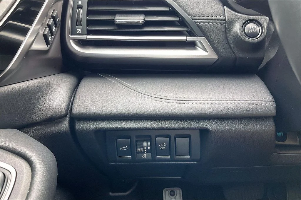 Used 2024 White Subaru Touring XT image 35